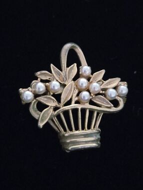 Vintage Gold-Tone Faux Pearl Floral Basket Brooch - Classic Women’s Jewelry